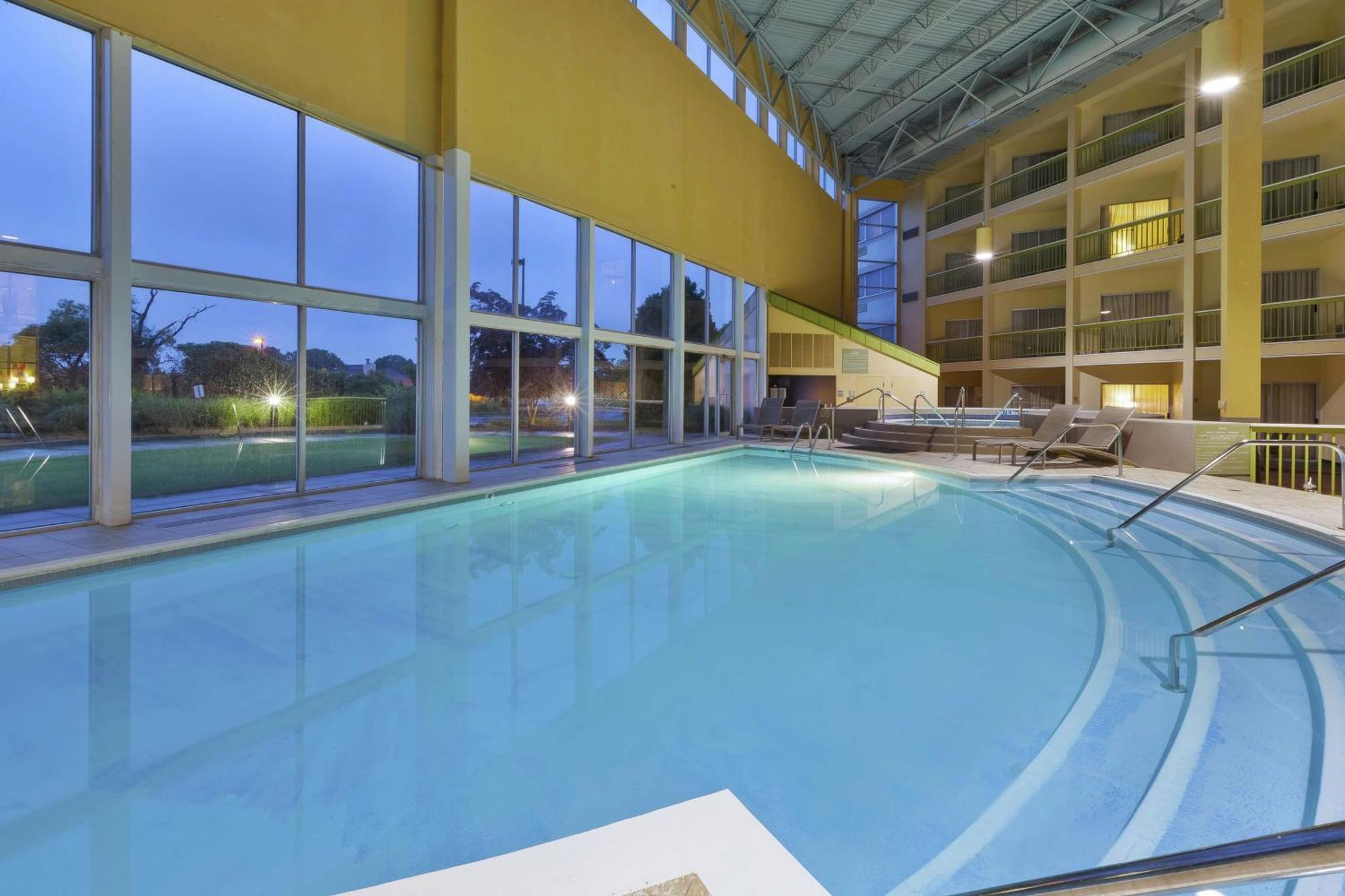 Doubletree By Hilton Holland Exterior foto